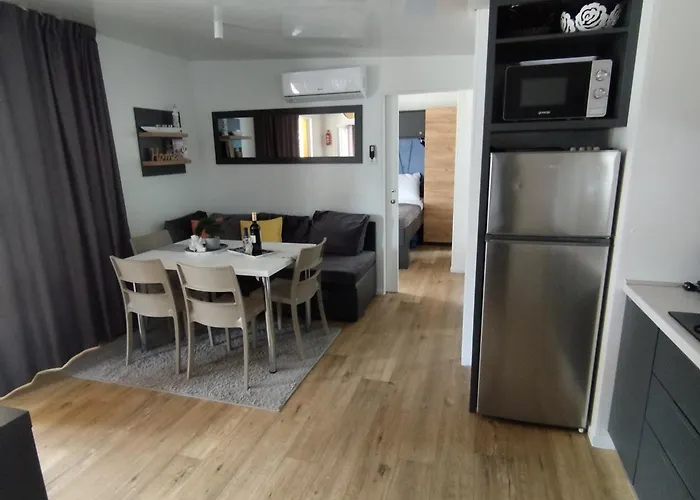 Mobile Nika & Monika * ביוגראד נה מורו