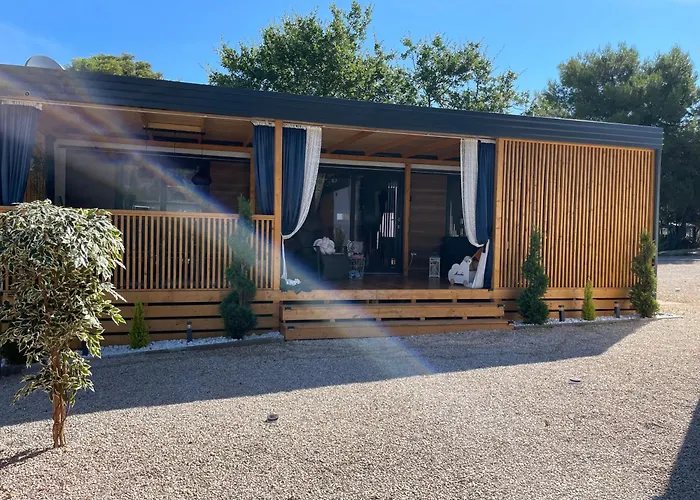 Mobile Nika & Monika אתר קמפינג ביוגראד נה מורו