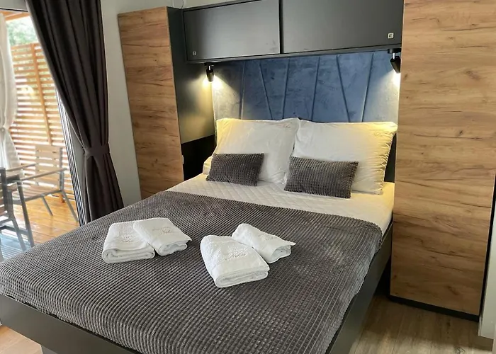 Mobile Nika & Monika * 비오그라드나모루